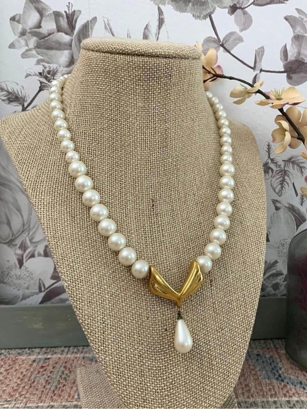 Vintage Signed Napier Faux Pearl Drop Pendant Graduated Beads Gold Tone Necklace